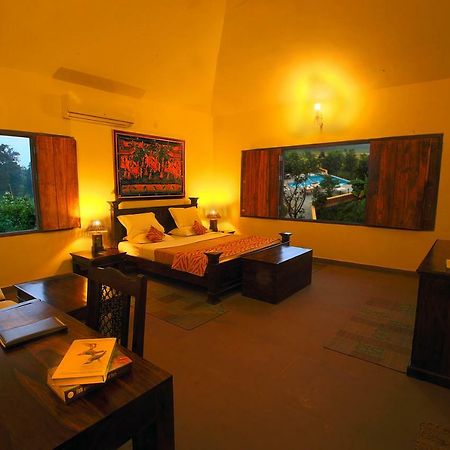 Courtyard House Hotel Kānha Екстериор снимка