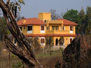 Courtyard House Hotel Kānha Екстериор снимка