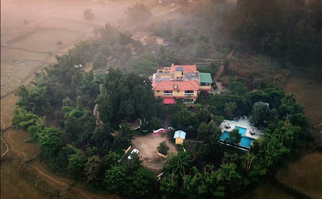 Courtyard House Hotel Kānha Екстериор снимка